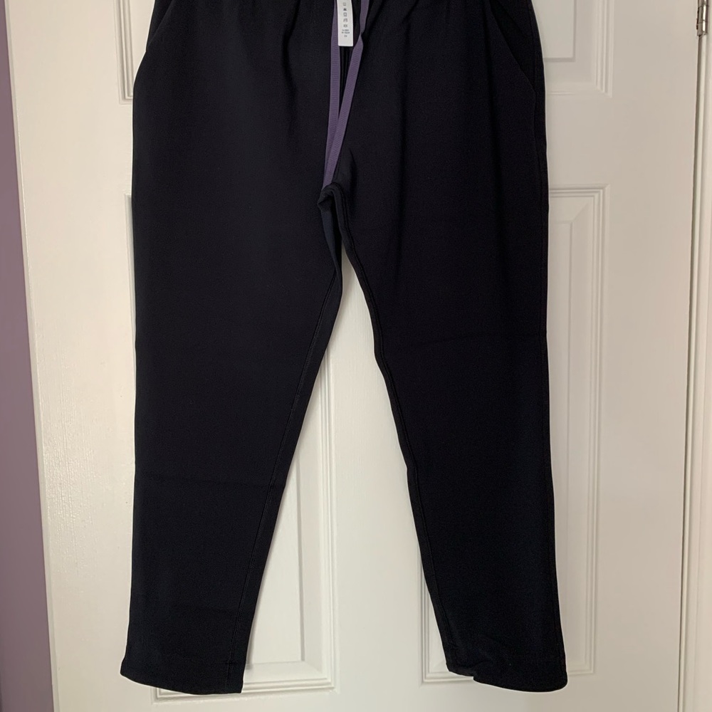 Lululemon joggers brand new, never worn